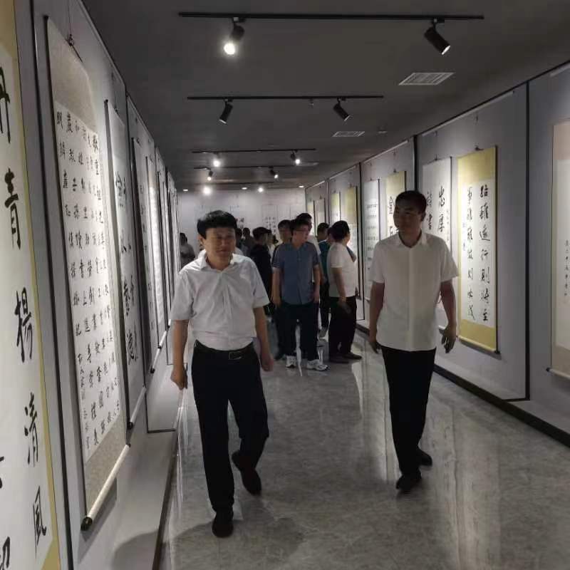 河南夏邑：韩道口镇纪委组织党员干部参观家风家训书法作品展