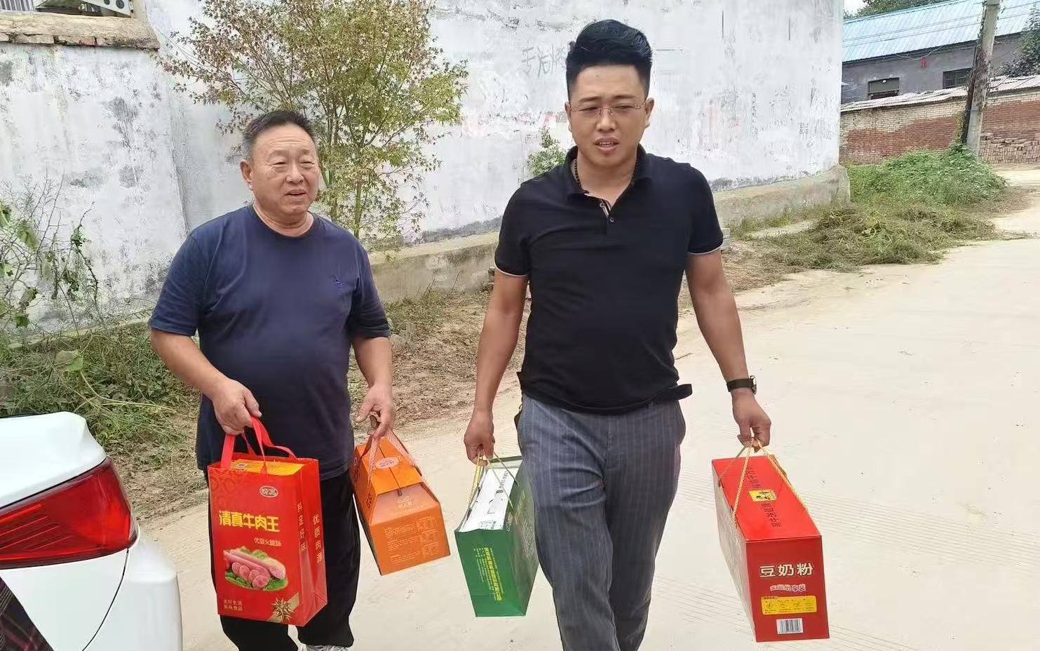 谢永海：“金剪子”剪出大爱新画卷