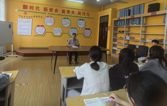 虞城县完全中学开展“党建带团建”主题团课活动