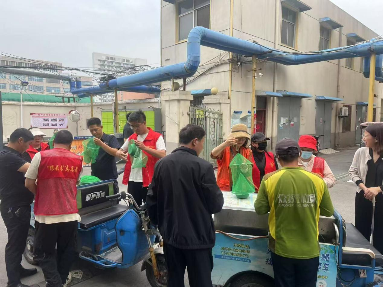 商丘市睢阳区金桥街道香君社区“社区管家展担当”全面消杀护健康