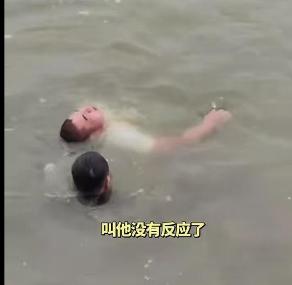 念奴娇·赞拼命救人的人民子弟兵张伟
