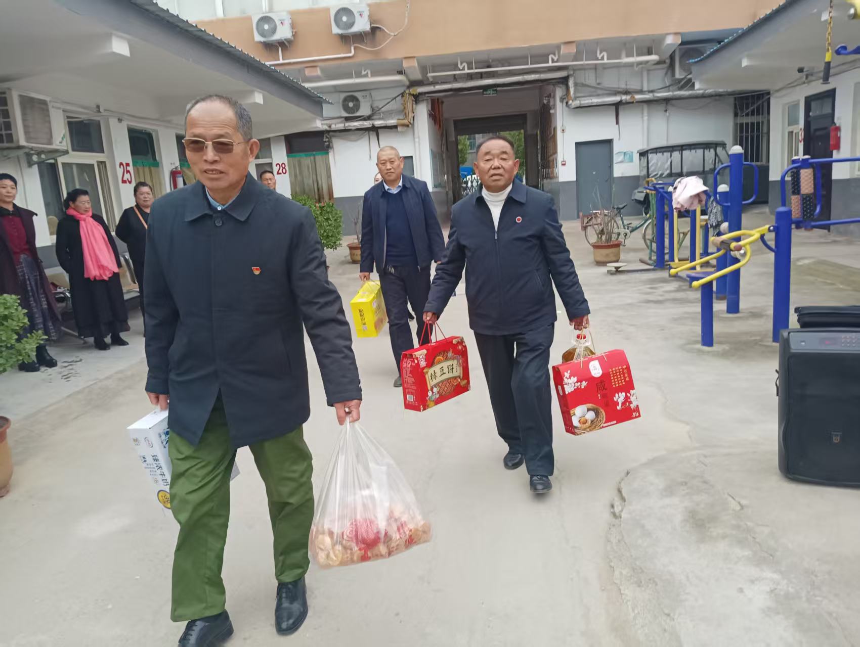 河南夏邑：九九艳阳天 情满敬老院  ——夏邑县文明十二家开展重阳节爱老敬老活动