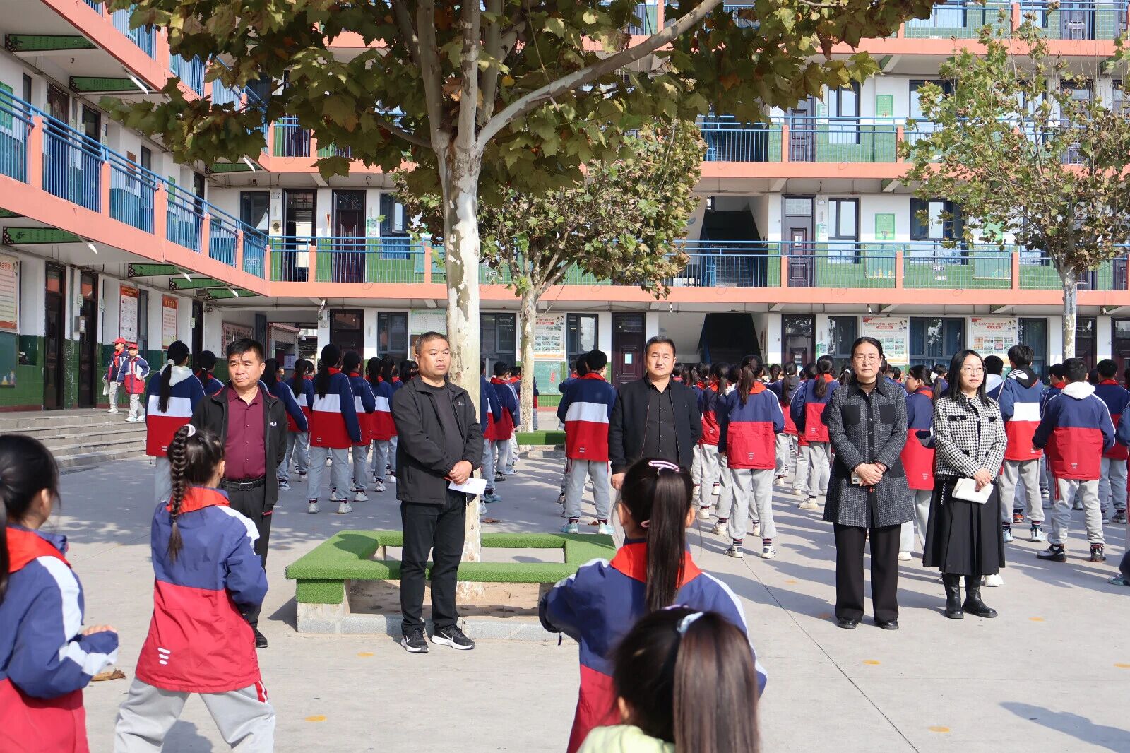 展学子风采 促体美发展——虞城县教体局领导莅临实验小学进行大课间评比活动