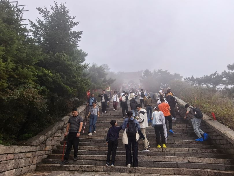 七律·再游泰山（古韵）（外一首）