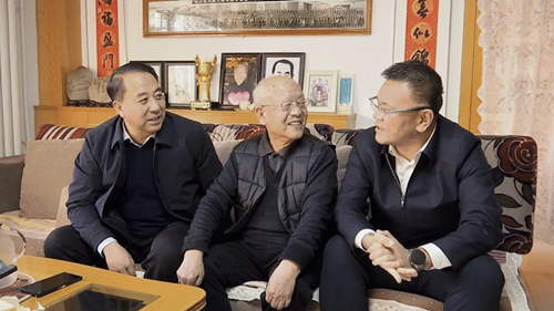 甘肃省靖远县委许伟民 李晓清看望慰问靖远一中老校长张克让