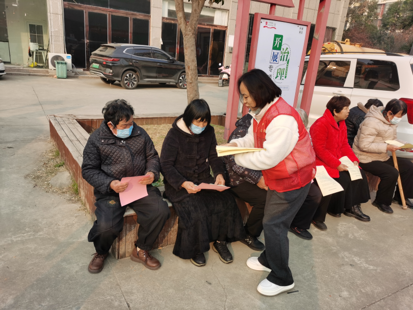 虞城县完全中学  走进和谐社区宣传冬季消防安全知识