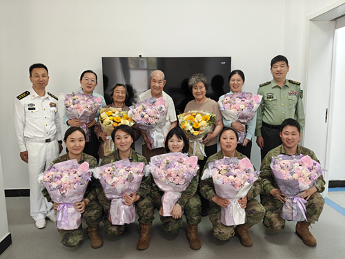 以“护”为炬  以花为章 ——致敬白衣天使 共绘桑榆温情