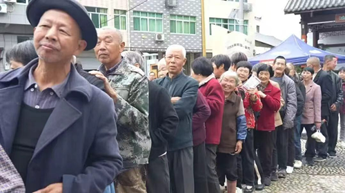 青田慈善为700余名老人送去暖心服务