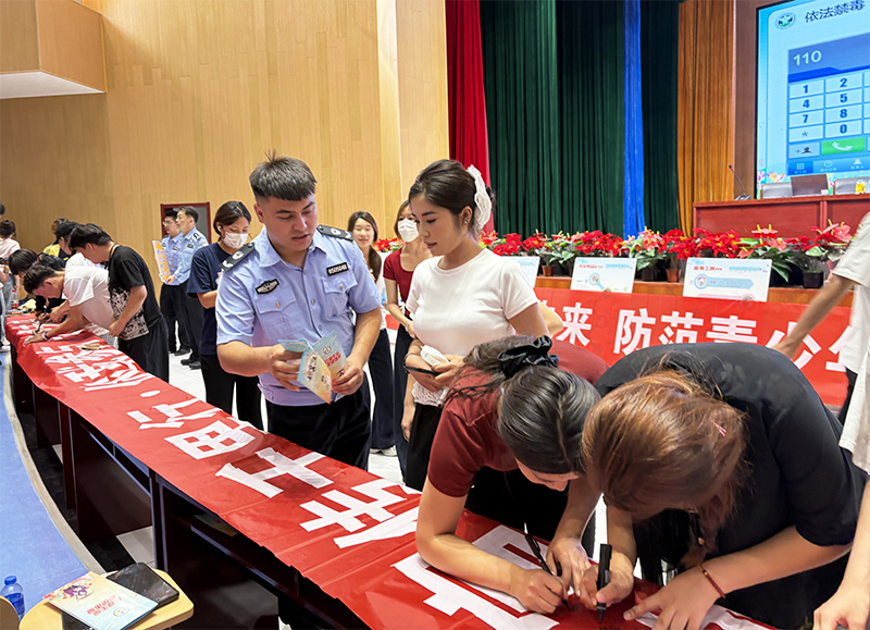 新疆生产建设兵团第五师八十九团司法所开展禁毒宣传进校园普法宣传活动