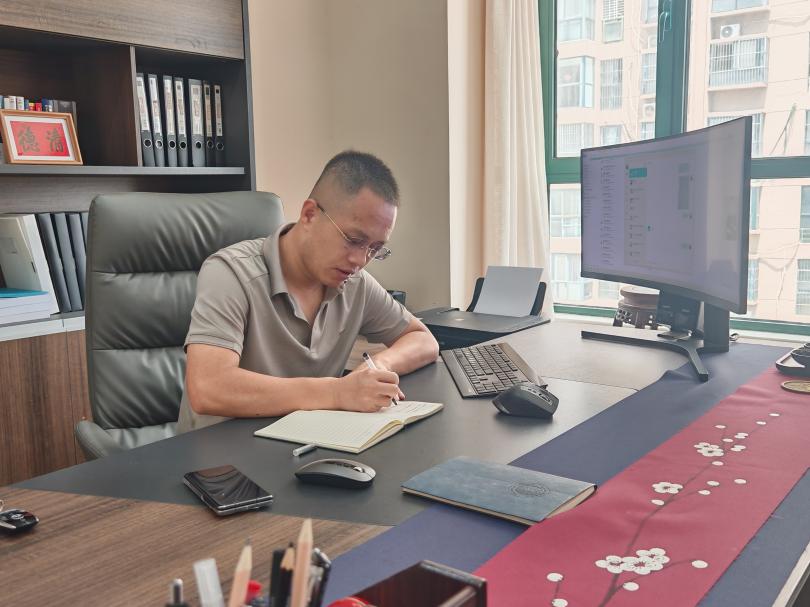 　法袍映宗谱，律尺量家风——记商丘市姓氏文化研究会张姓委员会副会长、律师张宁