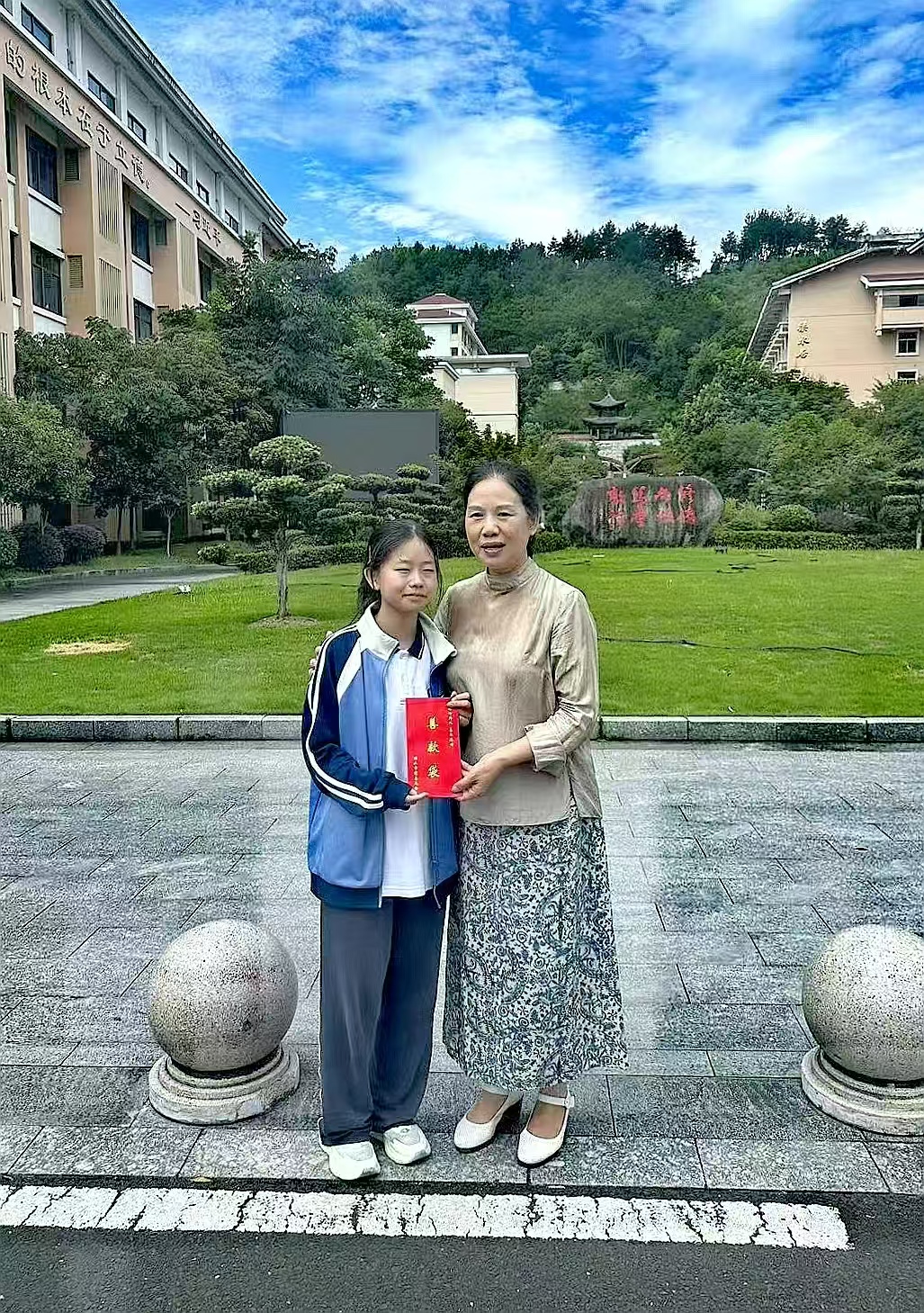　禅舞润心传大爱 公益起舞暖处州  　　——专访丽水市禅舞健身协会会长周美妘