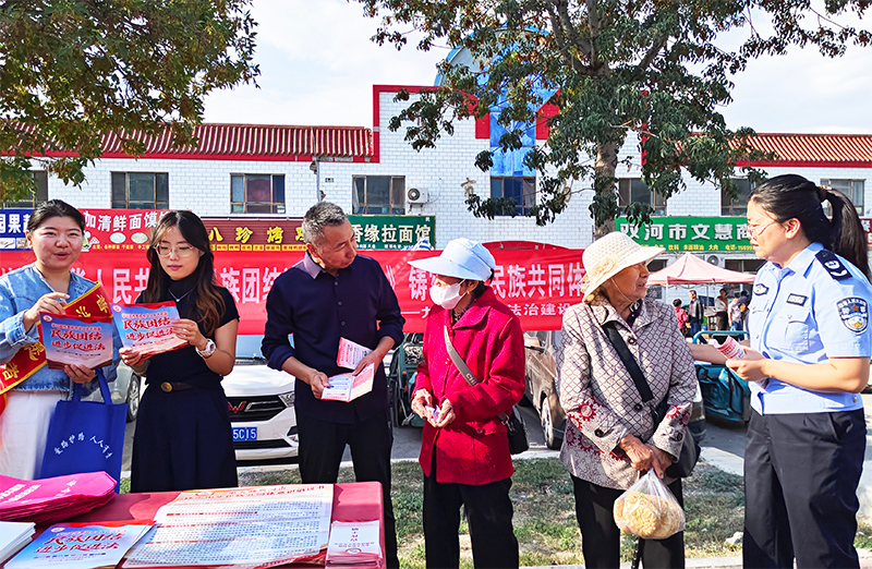 　新疆兵团第五师双河市司法局  　　扎实开展“民族团结进步宣传周”集中宣传活动